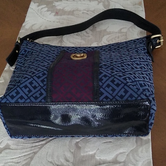 Tommy Hilfiger Tote - Picture 2 of 8